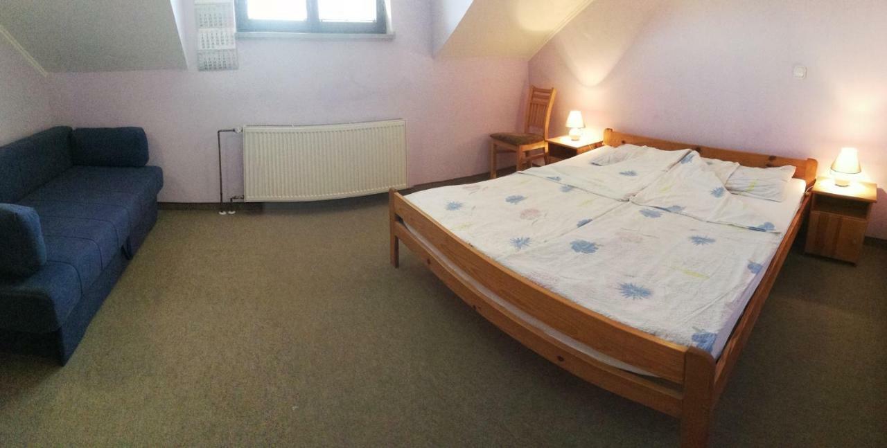 Kavana I Sobe Monika Hotell Grabrovnik Exteriör bild